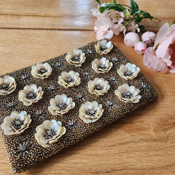 Anthropologie White Floral Beaded Evening Clutch Purse Shell Flowers - Picture 2 of 9